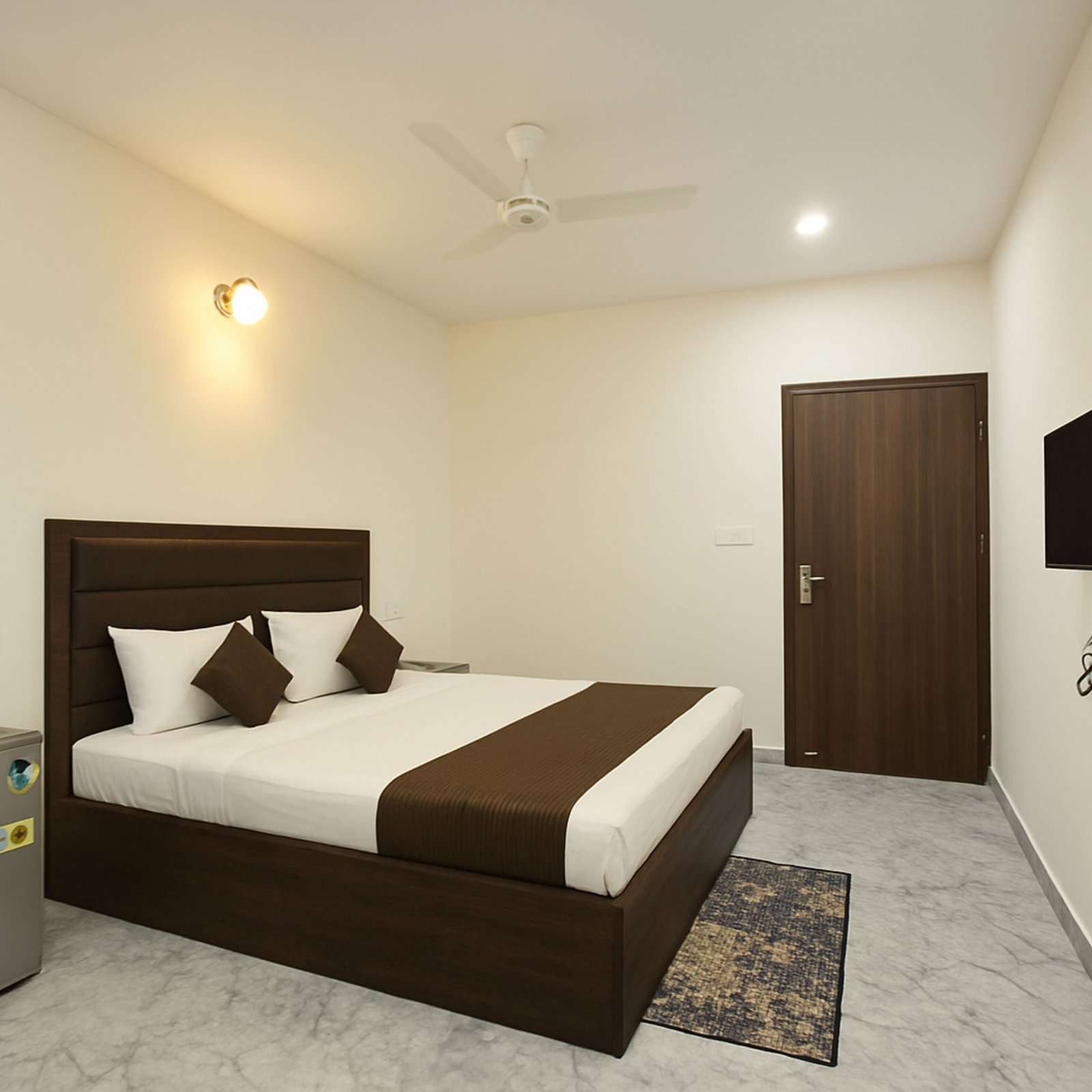 1 Bedroom Hall