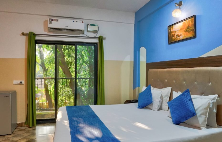 Couple Friendly Room in Tom’s Imperial