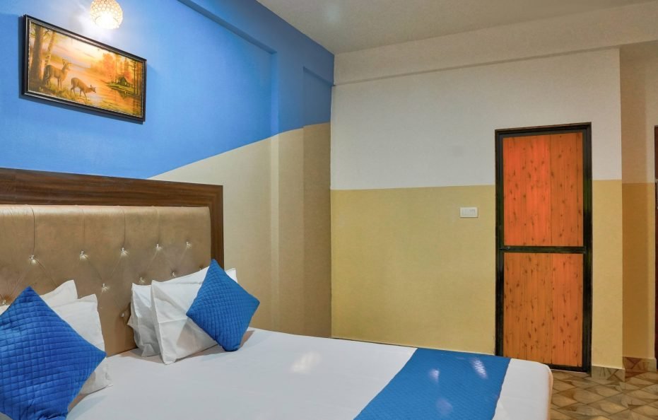 Couple Friendly Room in Tom’s Imperial