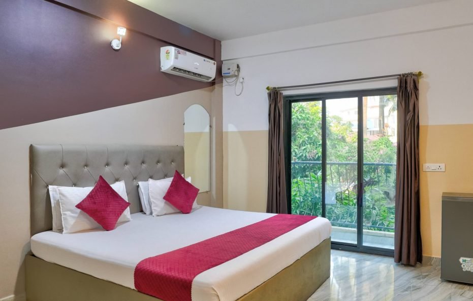 Couple Friendly Room in Tom’s Imperial