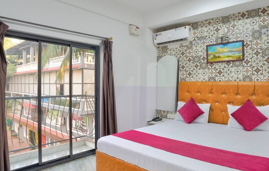 Couple Friendly Room in Tom’s Imperial