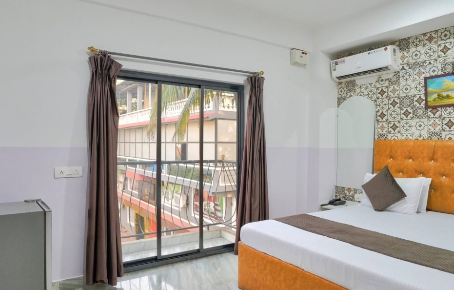 Couple Friendly Room in Tom’s Imperial