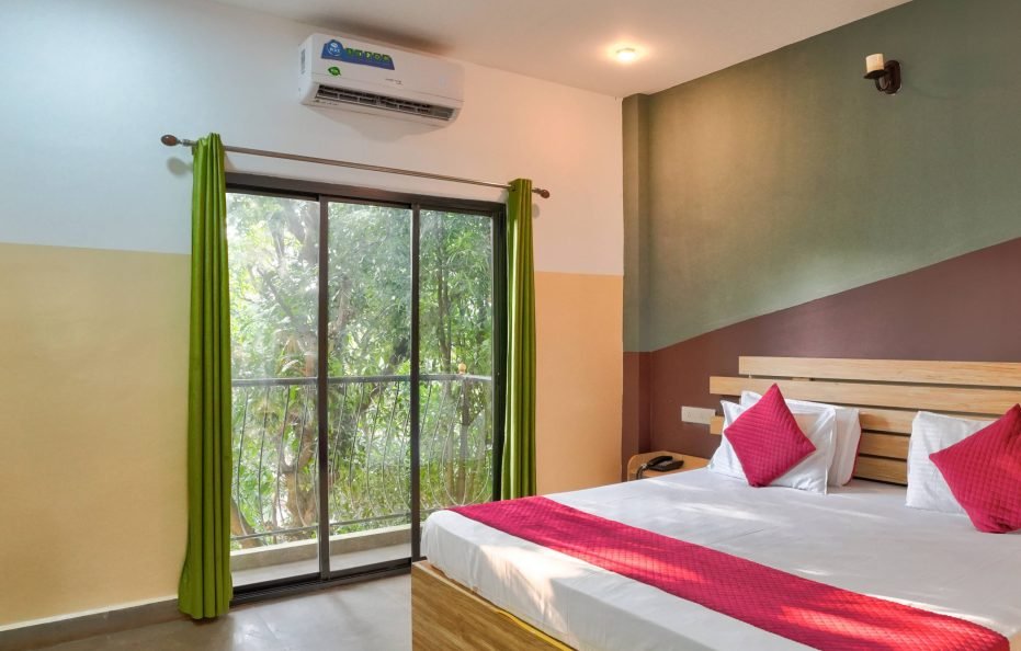 Couple Friendly Room in Tom’s Imperial