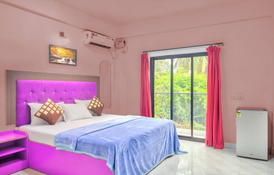 Couple Friendly Room in Tom’s Imperial