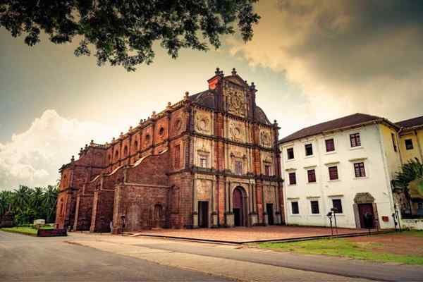 Basilica of Bom Jesus (Old Goa Church)